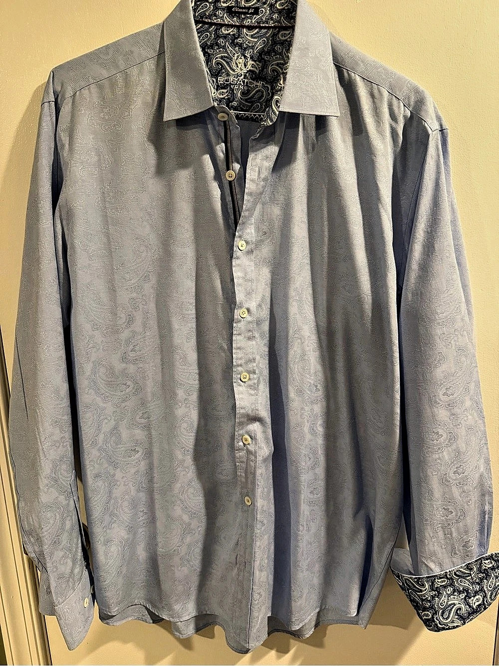 Bugatchi Paisley Button Down in light blue. Like New